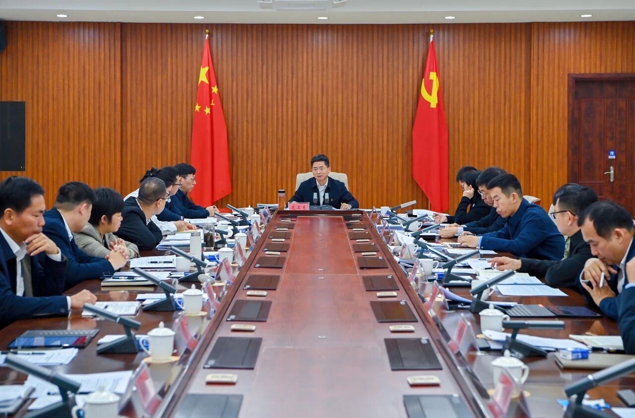 市委常委会会议暨市委党的建设工作领导小组会议召开，启动部署全市深入贯彻中央八项规定精神学习教育
